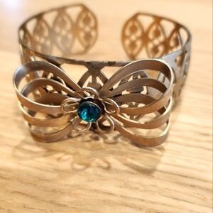 Cute Vintage Rinestone Bow Tie Gold Tone Cuff Bracelt Green Center